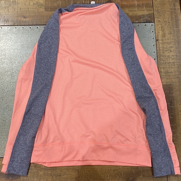 Under Armor pullover - Picture 3 of 3